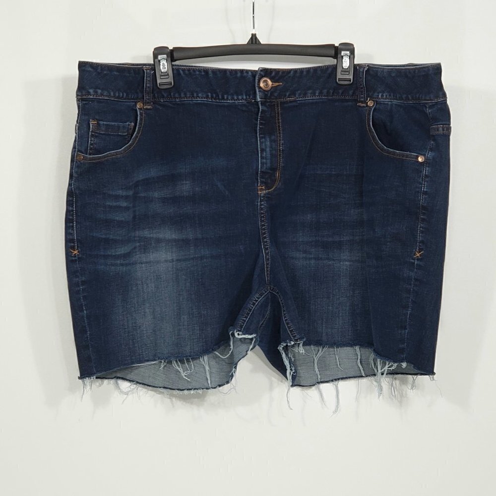 Lane Bryant Bermuda (4" inseam) GeniusFit Denim Shorts Women's Plus 28